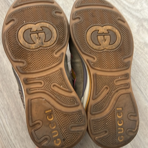 Gucci Size 35 runs big - Picture 4 of 6